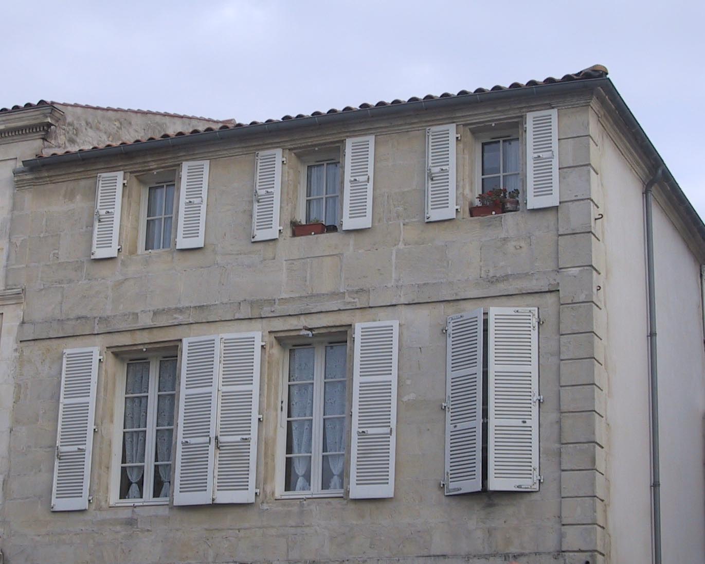 location ROCHEFORT CENTRE VILLE Agence du marché 17